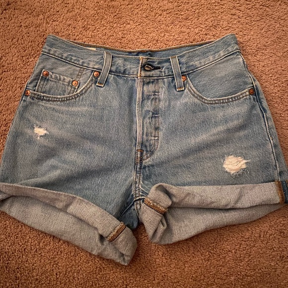 NWOT Authentic Levi 501 Jean shorts - Picture 2 of 4